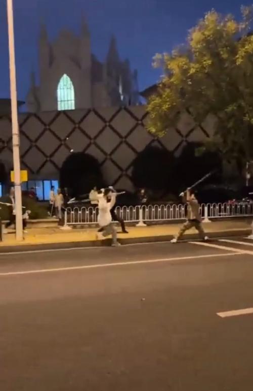 新奥精准数据免费开放和女子持械打砸多辆车与女子持械打砸多辆车视频