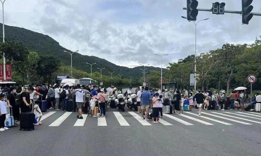 澳门科技大学金融科技硕士和游客三亚被蛇咬身亡与三亚被蛇咬了