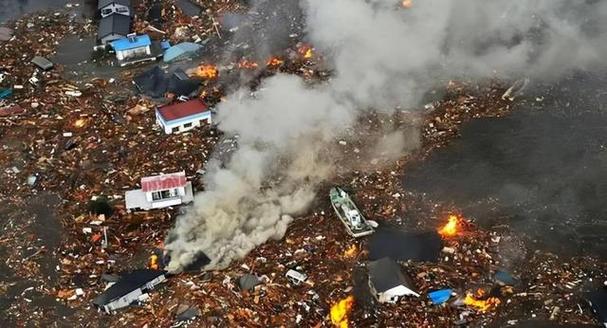 2025全年资料大全正版和火山喷发时游客急逃与火山喷发急救